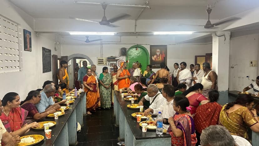 Annadanam Seva at Sri Siddheswari Peetham